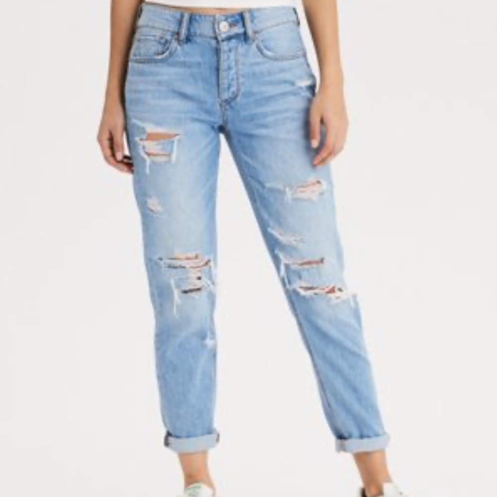 American Eagle Hi-Rise Tom Girl Ripped Destroyed Jean Size 8 Light-wash